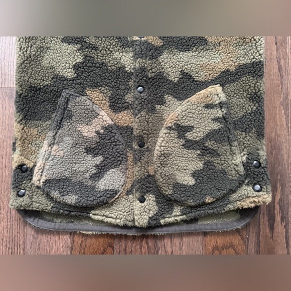 Ralph Lauren Double RL Camouflage Sherpa Vest
Size XS Gentle used - Picture 3 of 10